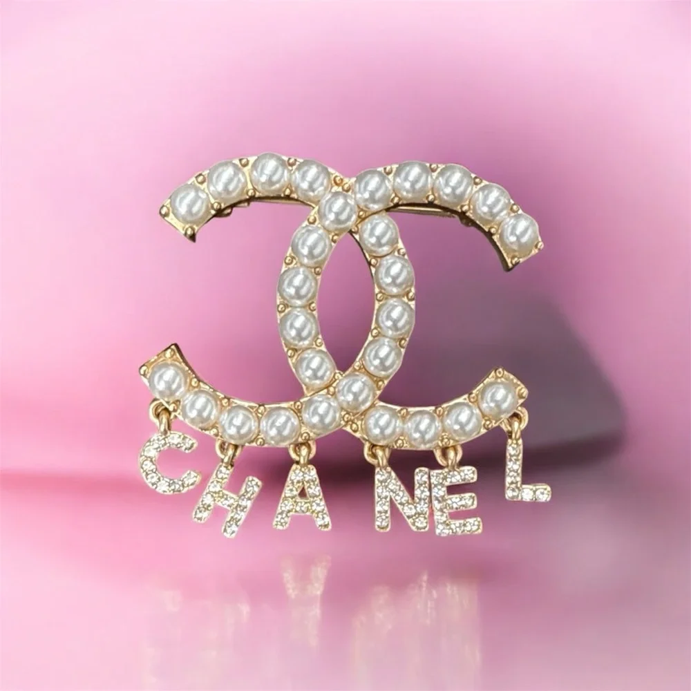 Elegant Gold and Pearl Brooch